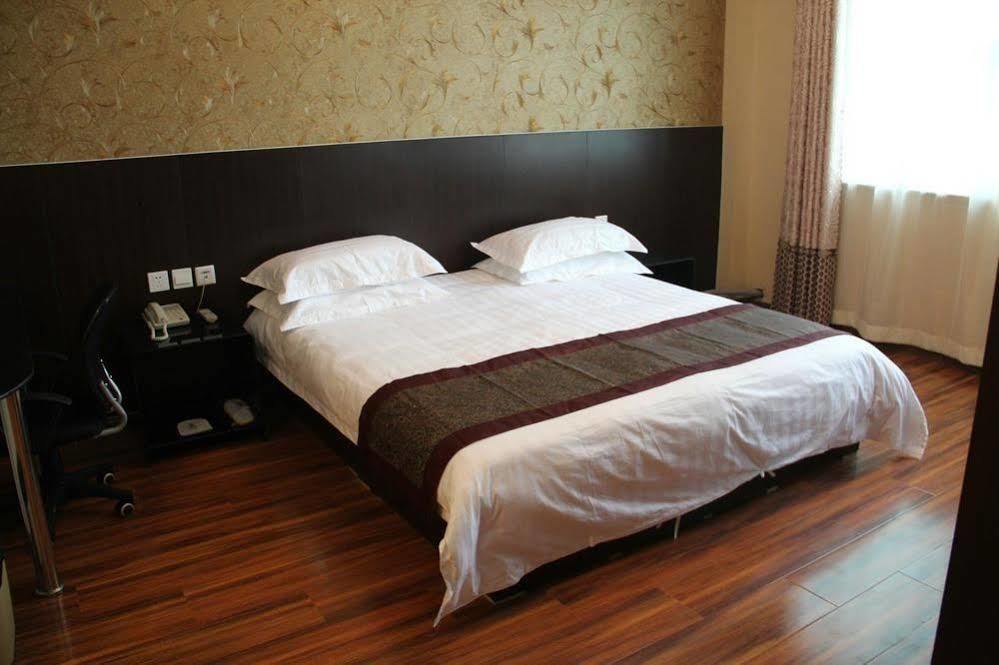 Super 8 Hotel Цзинань Экстерьер фото
